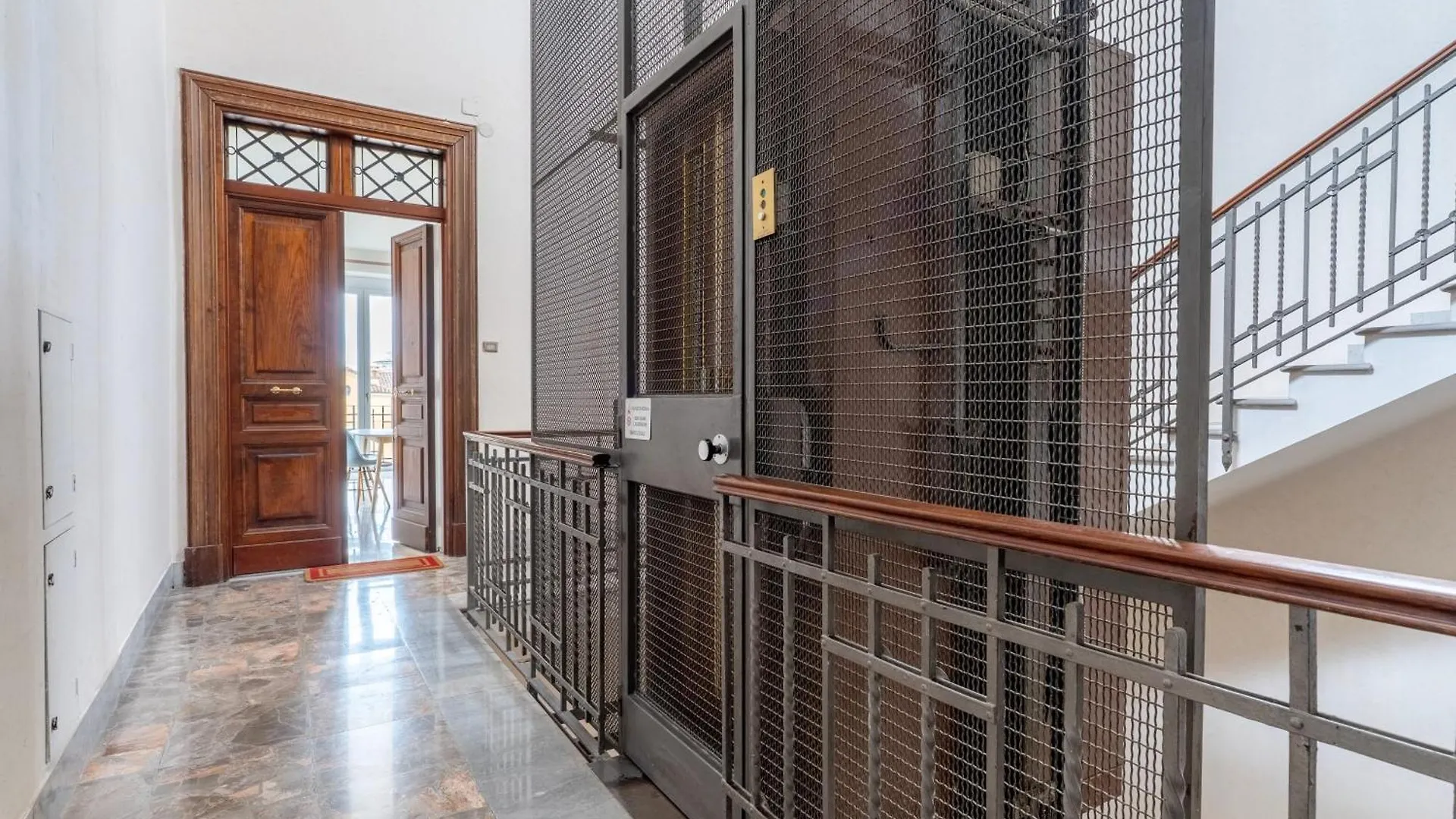 La Galleria, Rooftop Flat Nearby Villa Borghese Rome Apartment